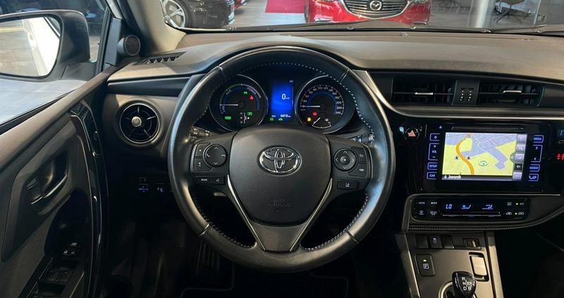 Toyota Auris cena 69900 przebieg: 83600, rok produkcji 2018 z Chełmża małe 379